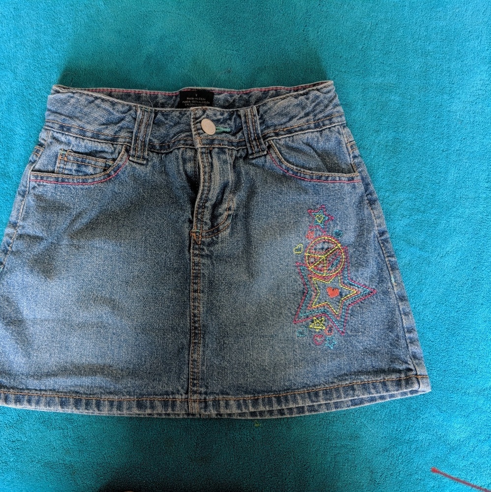 Denim skirt embroidered detail ⭐☮️ 10/12